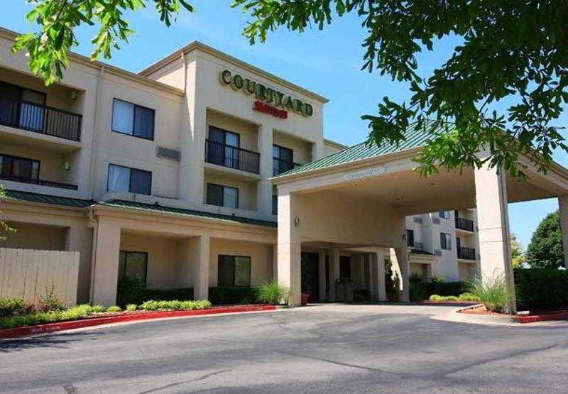 Courtyard By Marriott Tulsa Central Экстерьер фото