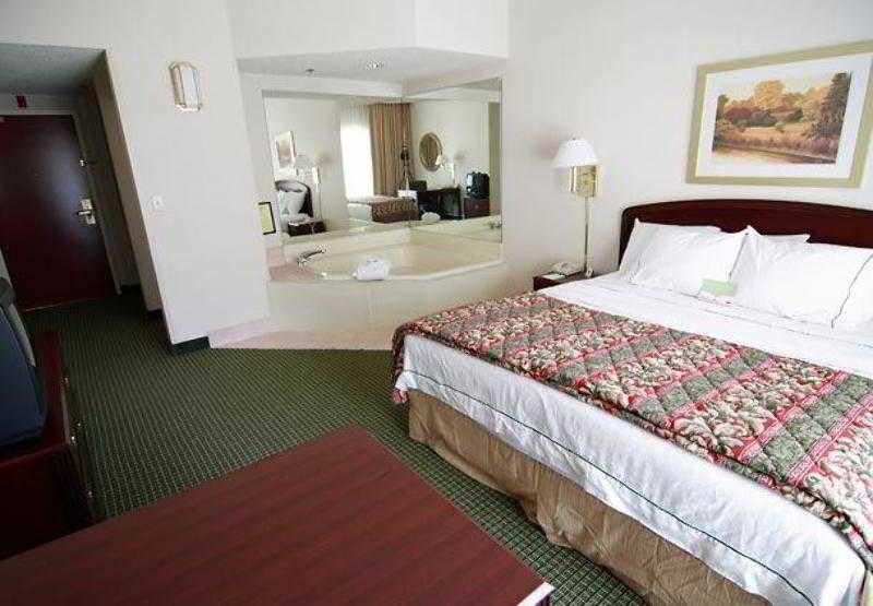 Courtyard By Marriott Tulsa Central Экстерьер фото