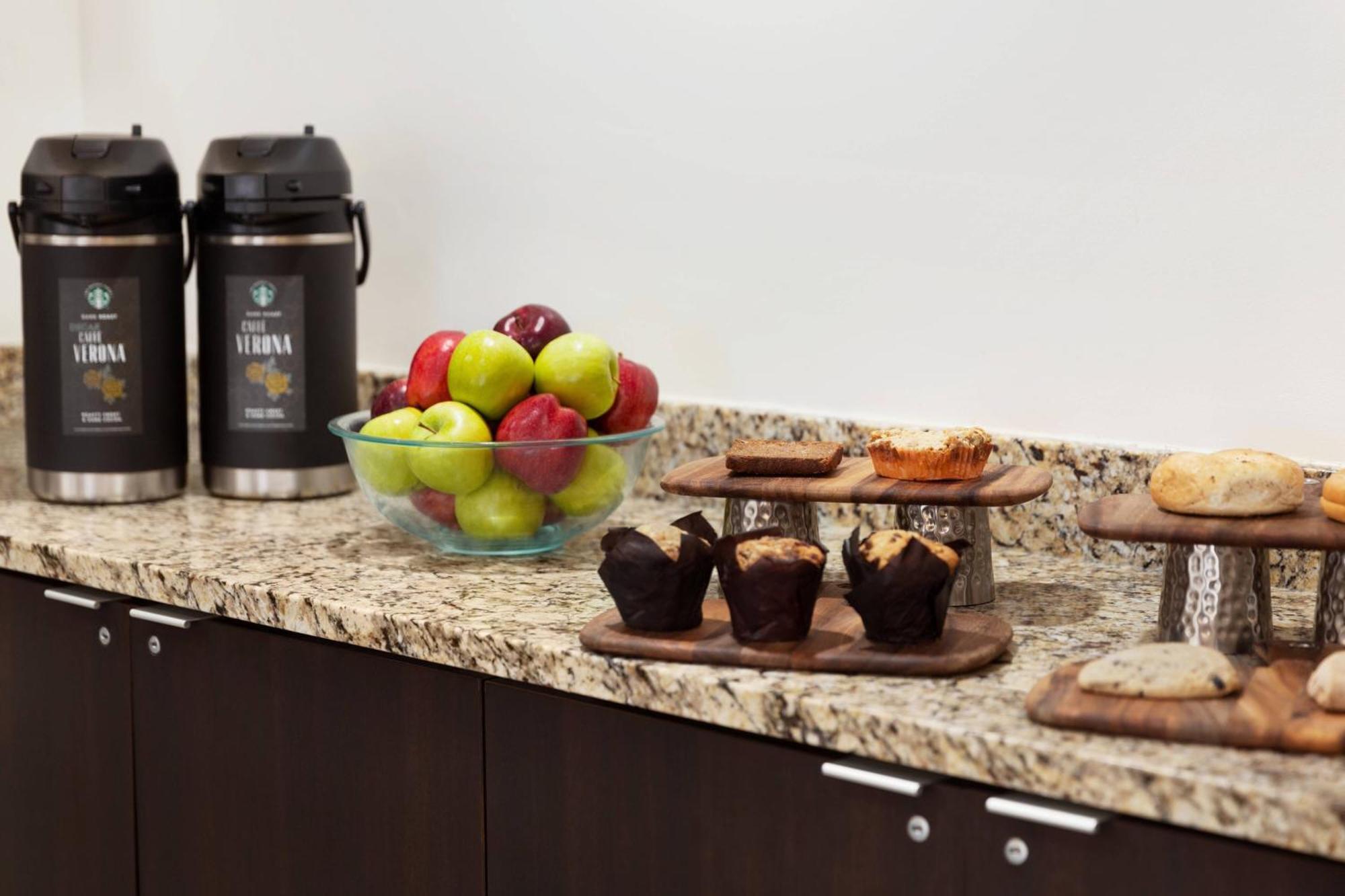 Courtyard By Marriott Tulsa Central Экстерьер фото