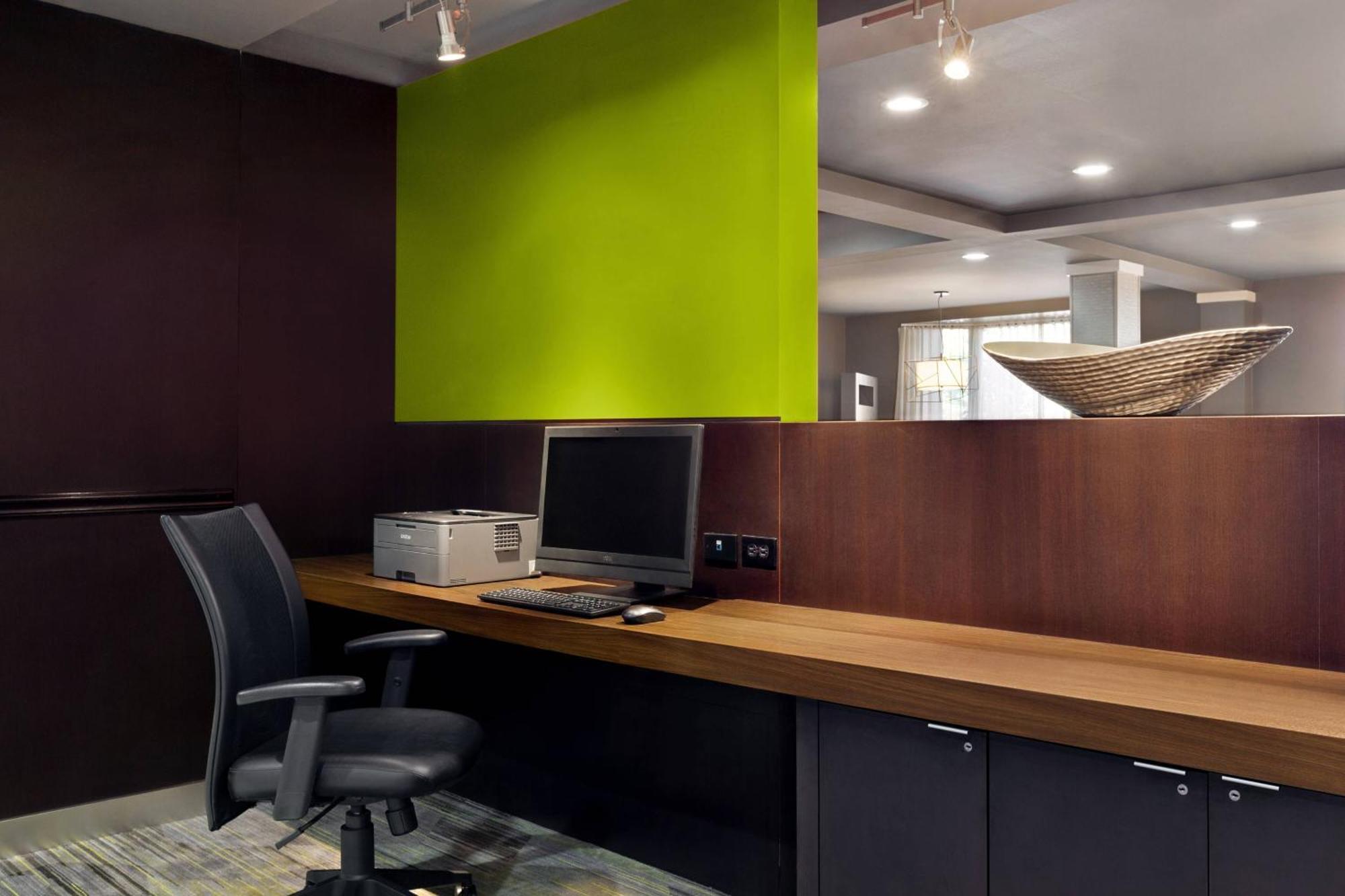 Courtyard By Marriott Tulsa Central Экстерьер фото