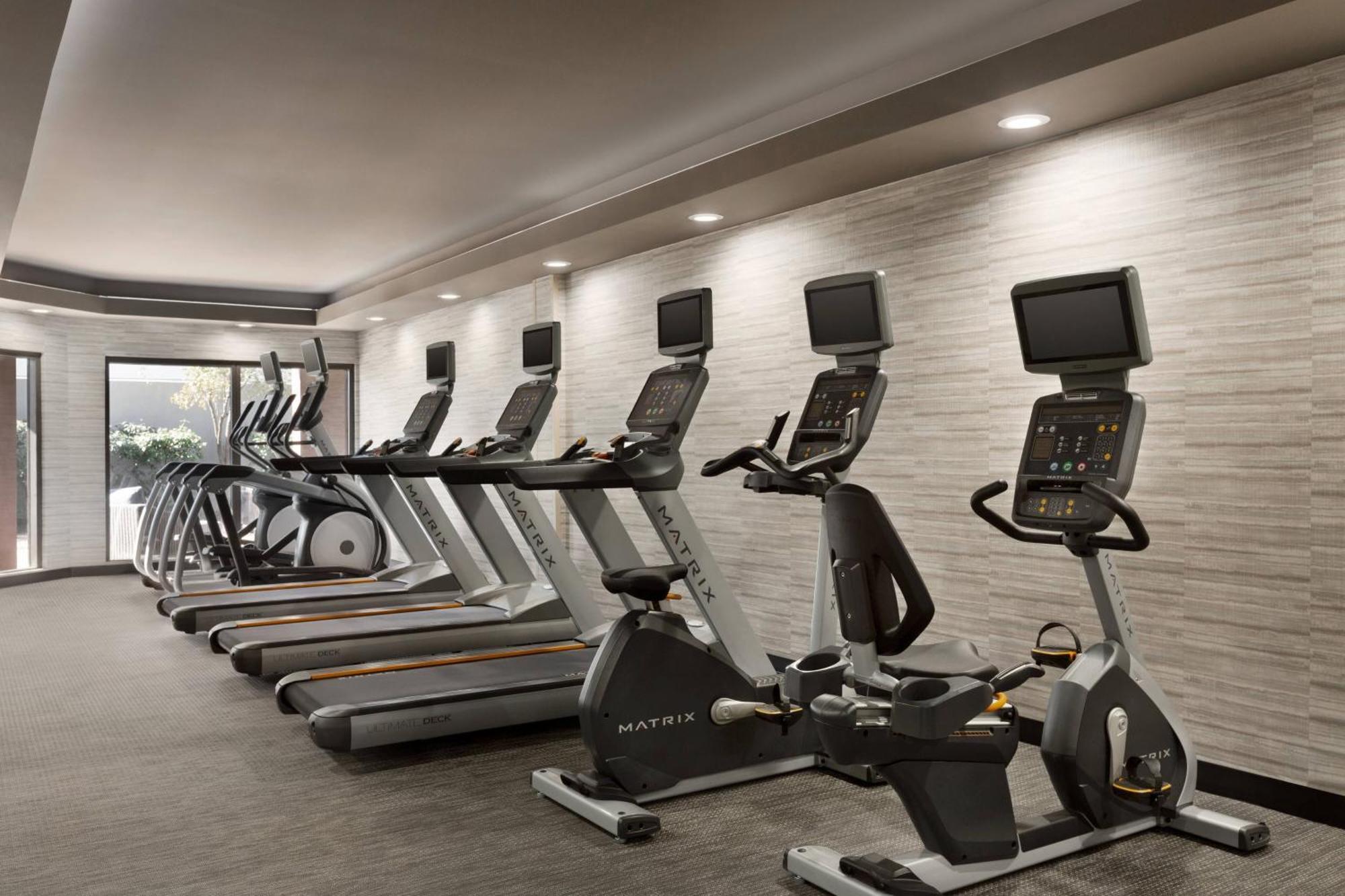 Courtyard By Marriott Tulsa Central Экстерьер фото