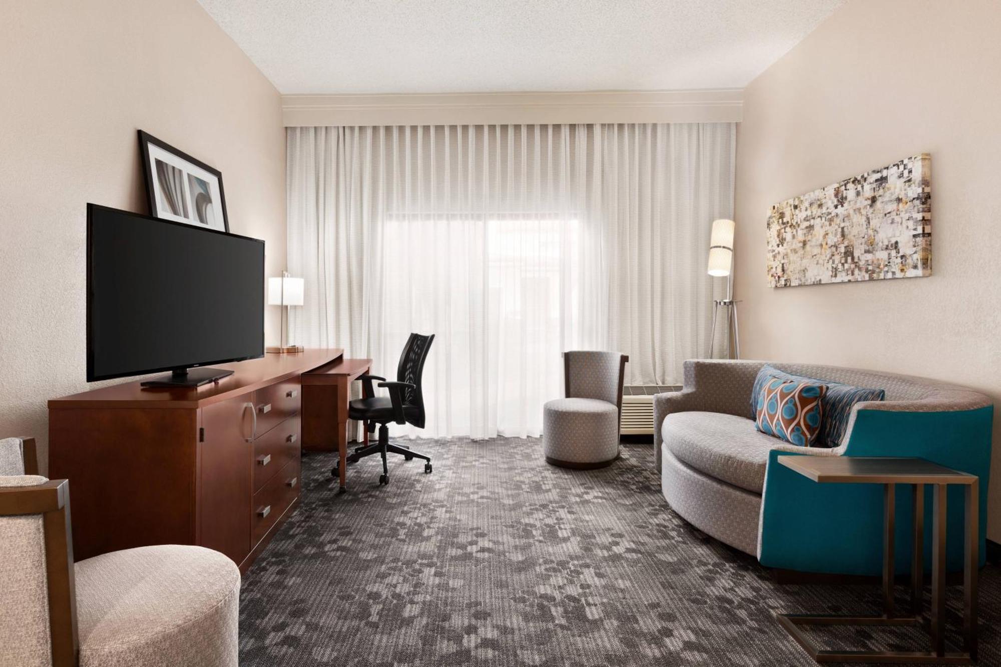 Courtyard By Marriott Tulsa Central Экстерьер фото